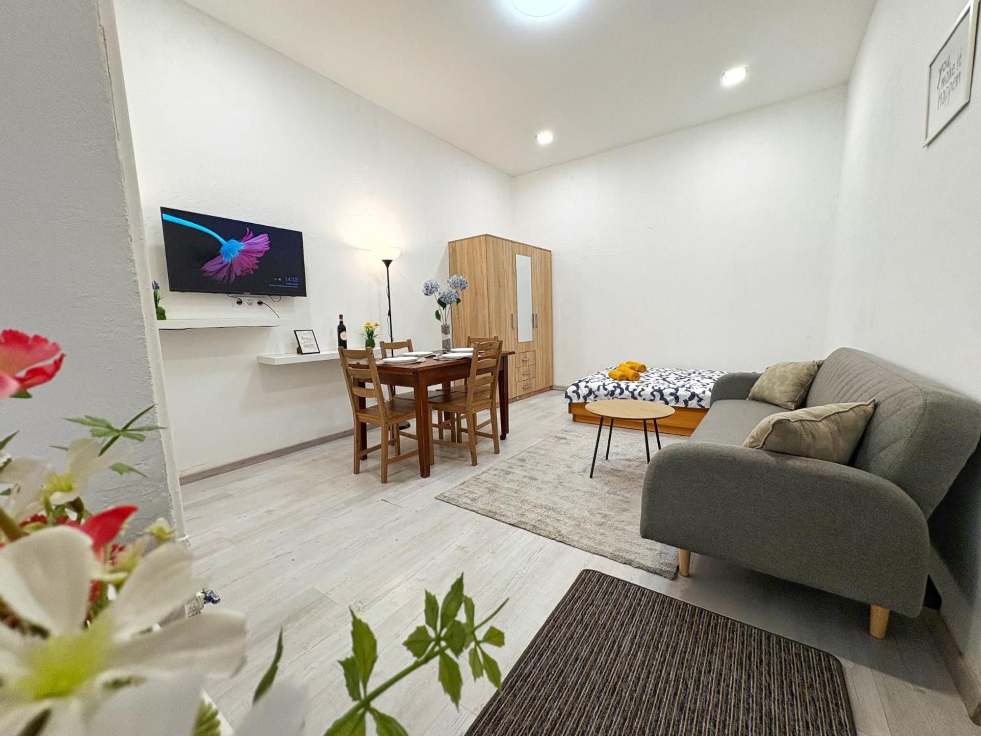 Private Apartment-7pax Apartman